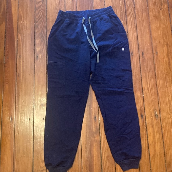 Figs uman relaxed jogger scrub pants in navy - Picture 1 of 5
